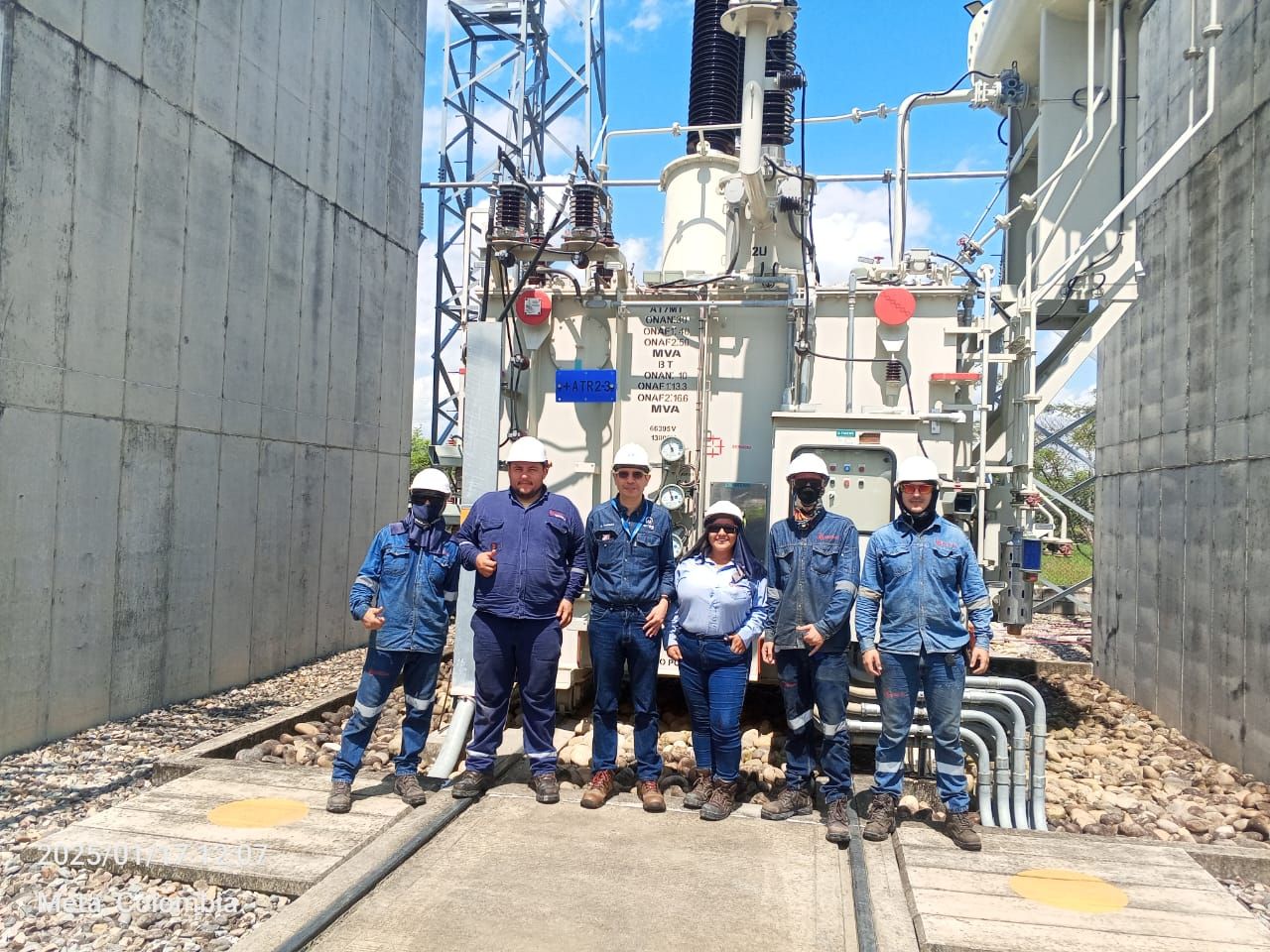 Cuadrilla de LG SERVIS en subestación